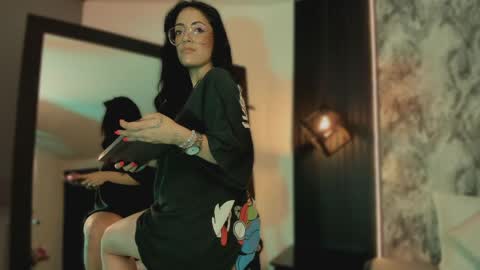 Aura online show from 04/17/26, 02:31