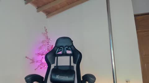 Snapshot of aurabonett chatting on 01/11/25, 11:34 aura online show from 01/11/25, 11:34