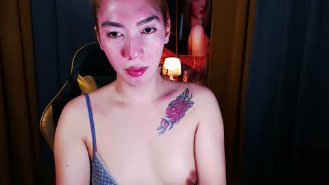 Snapshot of aurakharisma_xx chatting on 05/14/26, 07:04 Miss awra online show from 05/14/26, 07:04