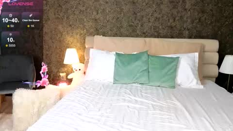 Aura online show from 03/24/26, 06:57