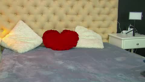 auramilff online show from 03/19/26, 04:11