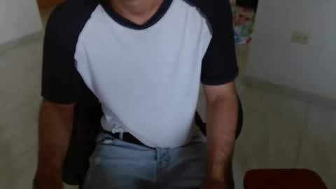 Snapshot of aureliv1 chatting on 05/14/26, 10:27 Aureliano online show from 05/14/26, 10:27