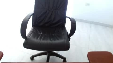 Snapshot of aureliv1 chatting on 05/19/26, 10:16 Aureliano online show from 05/19/26, 10:16