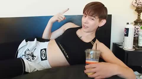 Snapshot of aurora_996 chatting on 03/03/25, 05:18 Aurora online show from 03/03/25, 05:18