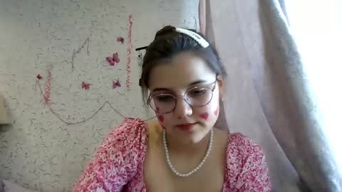 Snapshot of aurora_breeze chatting on 02/14/26, 11:18 Kiara Xanthe online show from 02/14/26, 11:18