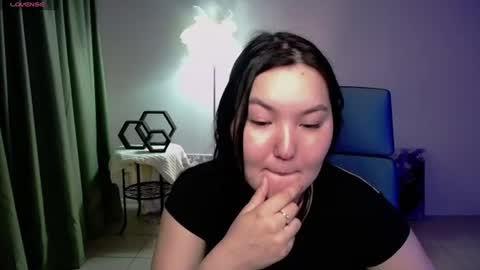 Snapshot of aurora_briggs chatting on 06/19/26, 12:09 Camila online show from 06/19/26, 12:09