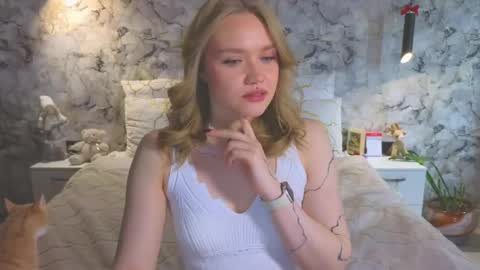 Snapshot of aurora_golden chatting on 04/24/26, 02:47 Kate online show from 04/24/26, 02:47
