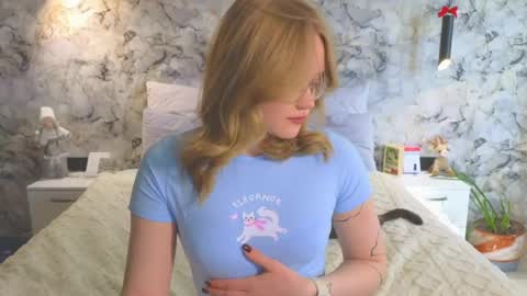 Snapshot of aurora_golden chatting on 04/30/26, 03:13 Kate online show from 04/30/26, 03:13