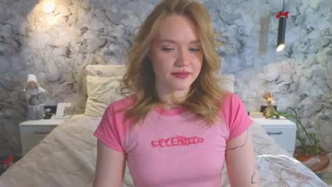 Snapshot of aurora_golden chatting on 05/05/26, 01:13 Kate online show from 05/05/26, 01:13