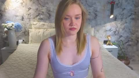 Snapshot of aurora_golden chatting on 05/15/26, 12:45 Kate online show from 05/15/26, 12:45