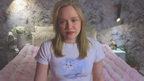 Snapshot of aurora_golden chatting on 05/23/26, 11:58 Kate online show from 05/23/26, 11:58