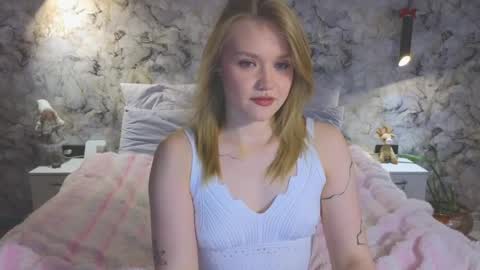 Snapshot of aurora_golden chatting on 05/29/26, 01:20 Kate online show from 05/29/26, 01:20