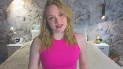 Snapshot of aurora_golden chatting on 06/04/26, 12:33 Kate online show from 06/04/26, 12:33