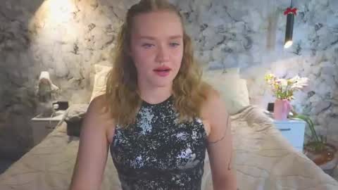 Snapshot of aurora_golden chatting on 07/19/26, 05:22 Kate online show from 07/19/26, 05:22