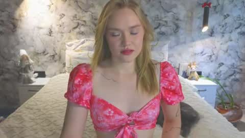 Snapshot of aurora_golden chatting on 07/21/26, 12:40 Kate online show from 07/21/26, 12:40