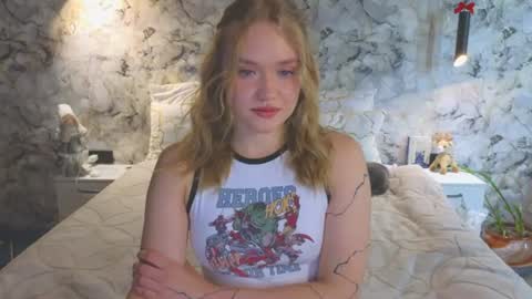 Snapshot of aurora_golden chatting on 07/25/26, 06:11 Kate online show from 07/25/26, 06:11