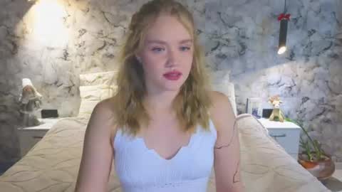 Snapshot of aurora_golden chatting on 07/28/26, 11:39 Kate online show from 07/28/26, 11:39