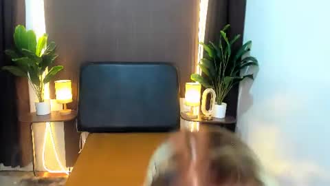 Kate online show from 12/19/25, 10:22