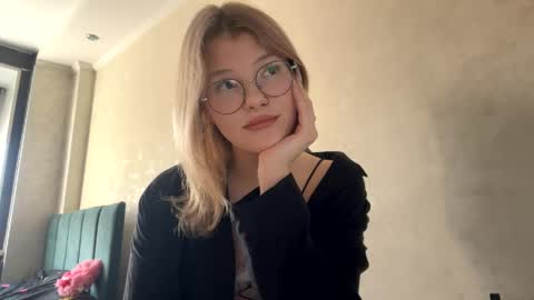 Aurora online show from 04/27/26, 10:35