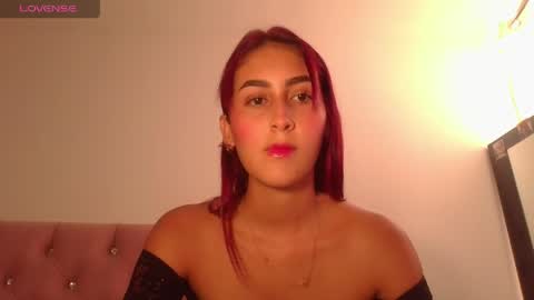 Snapshot of aurora_petit_ chatting on 05/28/26, 08:39 aurora petit online show from 05/28/26, 08:39