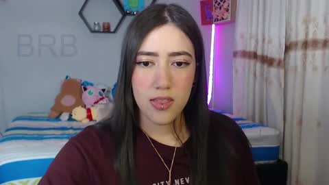 Snapshot of aurora_shy_ chatting on 12/18/24, 04:09 Aurora online show from 12/18/24, 04:09