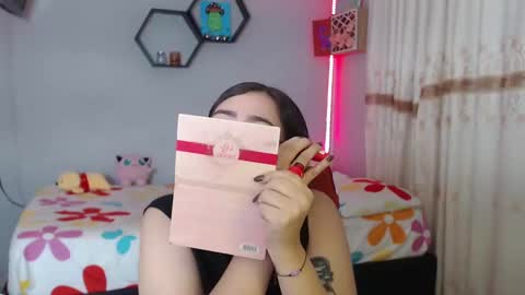 Snapshot of aurora_shy_ chatting on 01/18/25, 08:19 Aurora online show from 01/18/25, 08:19