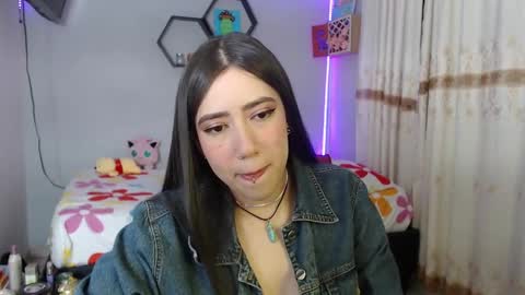 Snapshot of aurora_shy_ chatting on 01/22/25, 05:48 Aurora online show from 01/22/25, 05:48