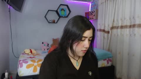 Snapshot of aurora_shy_ chatting on 02/18/25, 05:10 Aurora online show from 02/18/25, 05:10