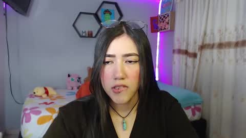 Snapshot of aurora_shy_ chatting on 02/18/25, 08:14 Aurora online show from 02/18/25, 08:14