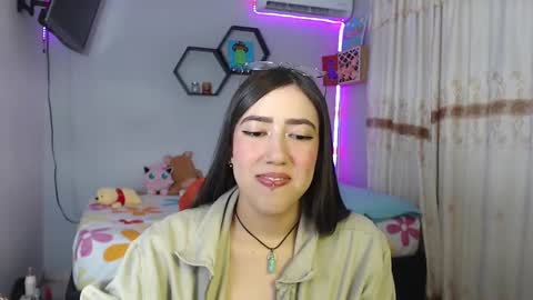 Snapshot of aurora_shy_ chatting on 02/26/25, 12:05 Aurora online show from 02/26/25, 12:05