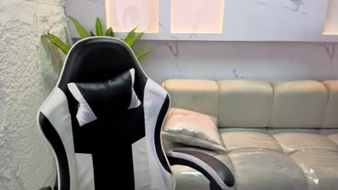 Snapshot of aurora_tp chatting on 02/18/26, 02:07 AURORA online show from 02/18/26, 02:07