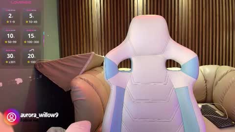 aurora_willow9 online show from 12/23/25, 07:17