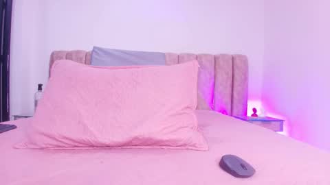 auroraa_miller online show from 11/29/25, 11:57