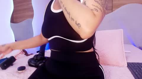 auroraa_miller online show from 05/20/26, 03:02