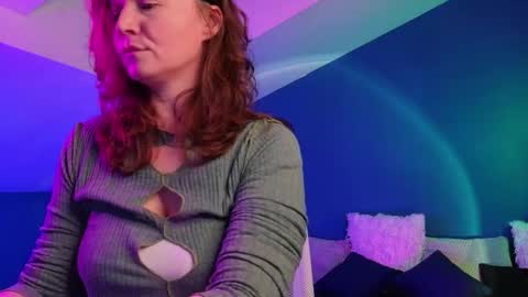 auroraborealis__ online show from 12/18/25, 07:03