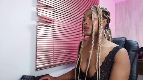 Ariana online show from 10/12/25, 03:49