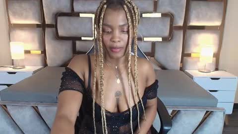 Ariana online show from 11/25/25, 10:54