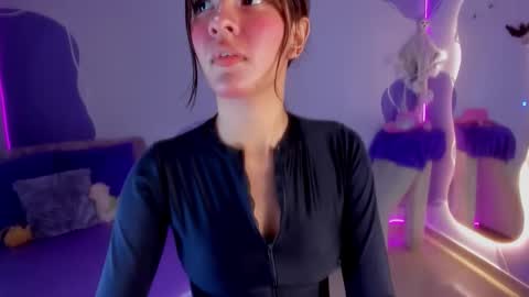 auroracute2 online show from 11/13/25, 02:16