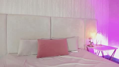 ...  ... online show from 01/12/25, 01:48