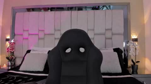 Aurora  online show from 10/27/25, 07:40