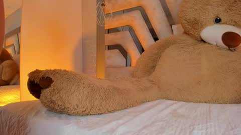 Aurora  online show from 02/11/26, 07:41