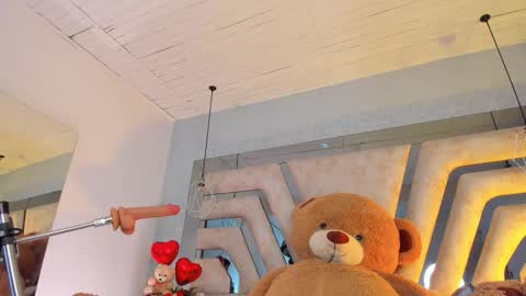 Aurora  online show from 02/15/26, 07:43