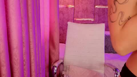 aurora online show from 09/23/25, 08:12