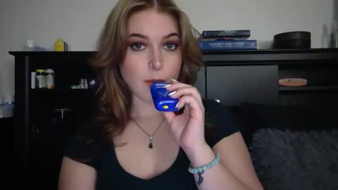 auroralightz1 online show from 03/03/26, 04:13
