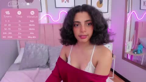 Snapshot of auroramillss chatting on 04/17/26, 03:20 Mariana online show from 04/17/26, 03:20