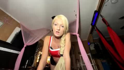 Snapshot of auroranightsxxx chatting on 05/14/26, 04:30 Destiny Nicole online show from 05/14/26, 04:30