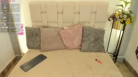 auroraqueenn online show from 06/25/26, 05:12