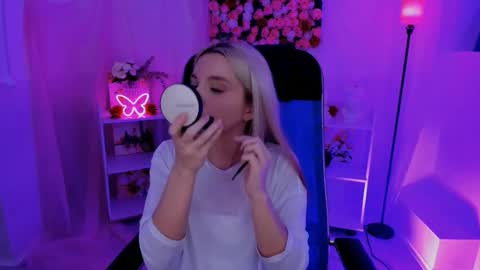 aurorawrenfield online show from 09/12/25, 01:38