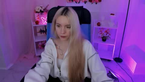 aurorawrenfield online show from 09/23/25, 05:32