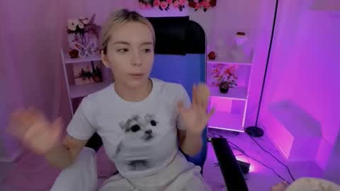 aurorawrenfield online show from 10/01/25, 04:29